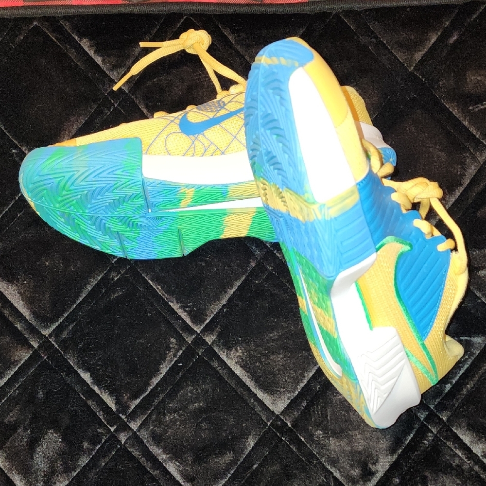Nike Zoom Challenge Pickleball shoes In woman's size 8 - Picture 4 of 6